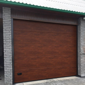Industrial sectional doors 40 mm CASSETE / Woodgrain color-Old oak, old oak