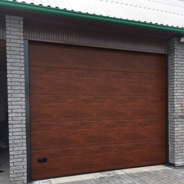 Industrial sectional doors 40 mm MACRORIB / smooth color-Old oak, old oak