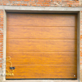 Industrial sectional doors 40 mm MIDRIB / smooth color-Light oak, light oak