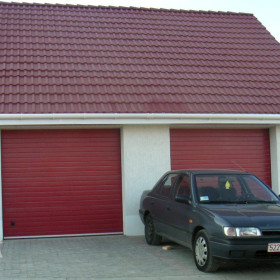 Ворота гаражні секційні 40 мм RIB/stucco  Колір - RAL 3000 Червоний