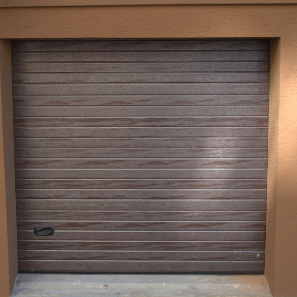 Sectional garage doors 40 mm RIB / stucco color-RAL 8017 brown