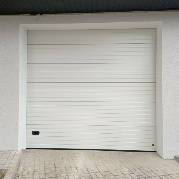 Sectional garage doors 40 mm RIB / woodgrain color-RAL 9016 White