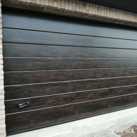 Garage sectional doors 40 mm MIDRIB / smooth color-Dark oak, dark oak