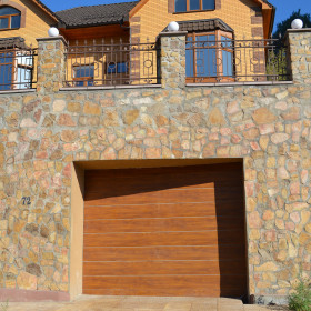 Garage sectional doors 40 mm MIDRIB / stucco color-Golden oak, golden oak