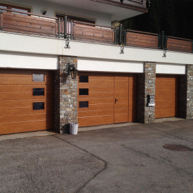 Garage sectional doors 40 mm MIDRIB / smooth color-Golden oak, golden oak