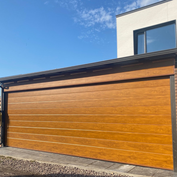 Garage sectional doors 40 mm MIDRIB / smooth color-Golden oak, golden oak