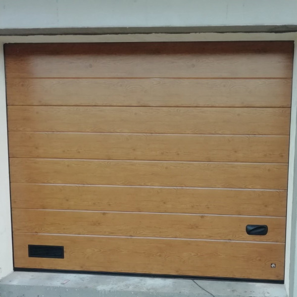 Garage sectional doors 40 mm MIDRIB / smooth color-Light oak, light oak
