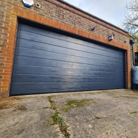 Garage sectional doors 40 mm MIDRIB / smooth color-RAL 7016 Dark gray