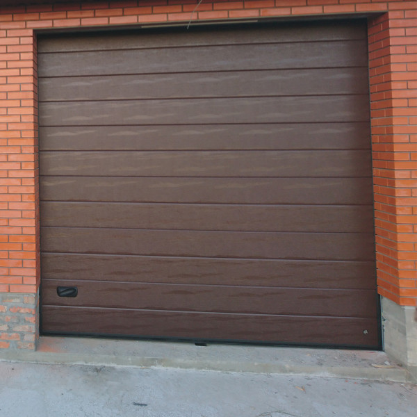 Garage sectional doors 40 mm MIDRIB / woodgrain color-RAL 8017 brown