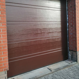 Garage sectional doors 40 mm TOPRIB / smooth color-RAL 8017 brown