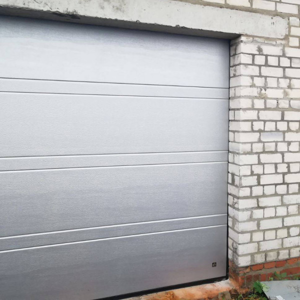 Garage sectional doors 40 mm TOPRIB / woodgrain color-RAL 9006 silver