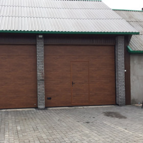 Garage sectional doors 40 mm Flush / stucco color-Golden oak, golden oak