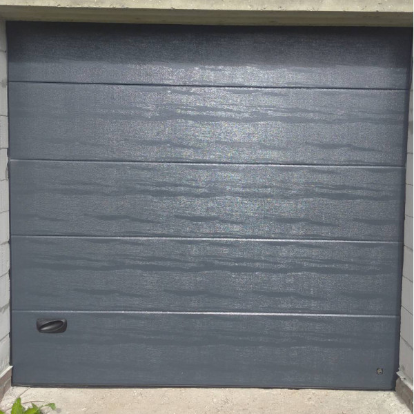 Garage sectional doors 40 mm Flush/Woodgrain External color - RAL9016