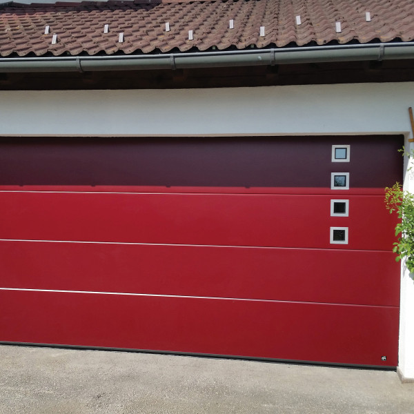Sectional garage doors 40 mm Flush / stucco color-RAL 3000 Red