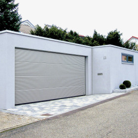 Sectional garage doors 40 mm MACRORIB / stucco color-RAL 9006 silver