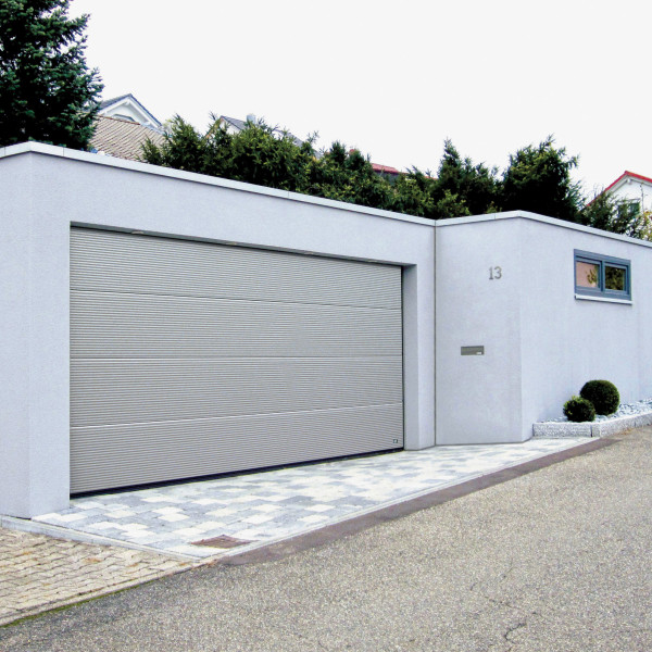 Sectional garage doors 40 mm MACRORIB / stucco color-RAL 9006 silver
