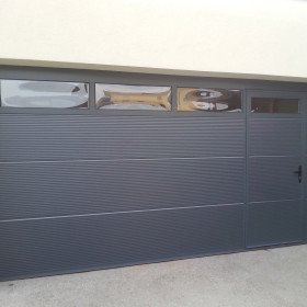 Sectional garage doors 40 mm MACRORIB / stucco color-RAL 7016 Dark gray