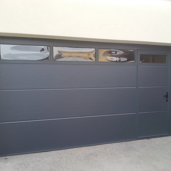Sectional garage doors 40 mm MACRORIB / stucco color-RAL 7016 Dark gray