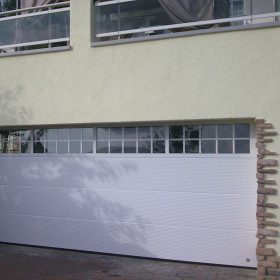 Sectional garage doors 40 mm MACRORIB / smooth color-RAL 9016 White