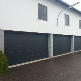 Sectional garage doors 40 mm MACRORIB / smooth color-RAL 7016 Dark gray