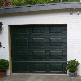 Garage sectional doors 40 mm CASSETE / Woodgrain color-RAL 9005 black