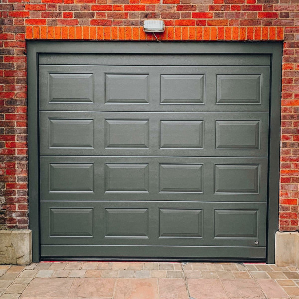 Garage sectional doors 40 mm CASSETE / Woodgrain color-RAL 7016 Dark gray